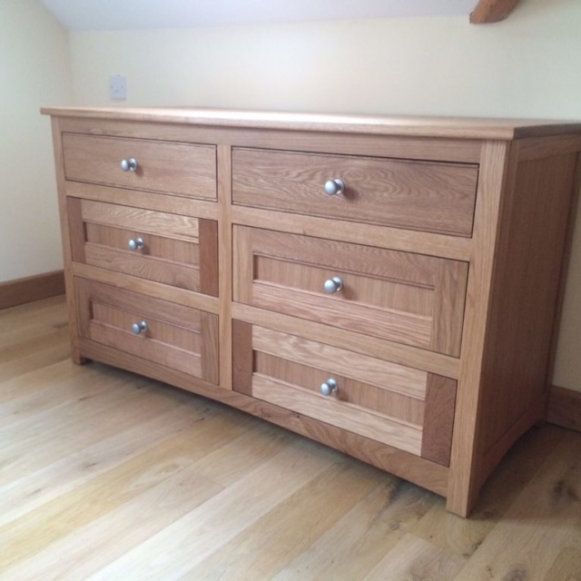 Solid Oak chest of drawers
